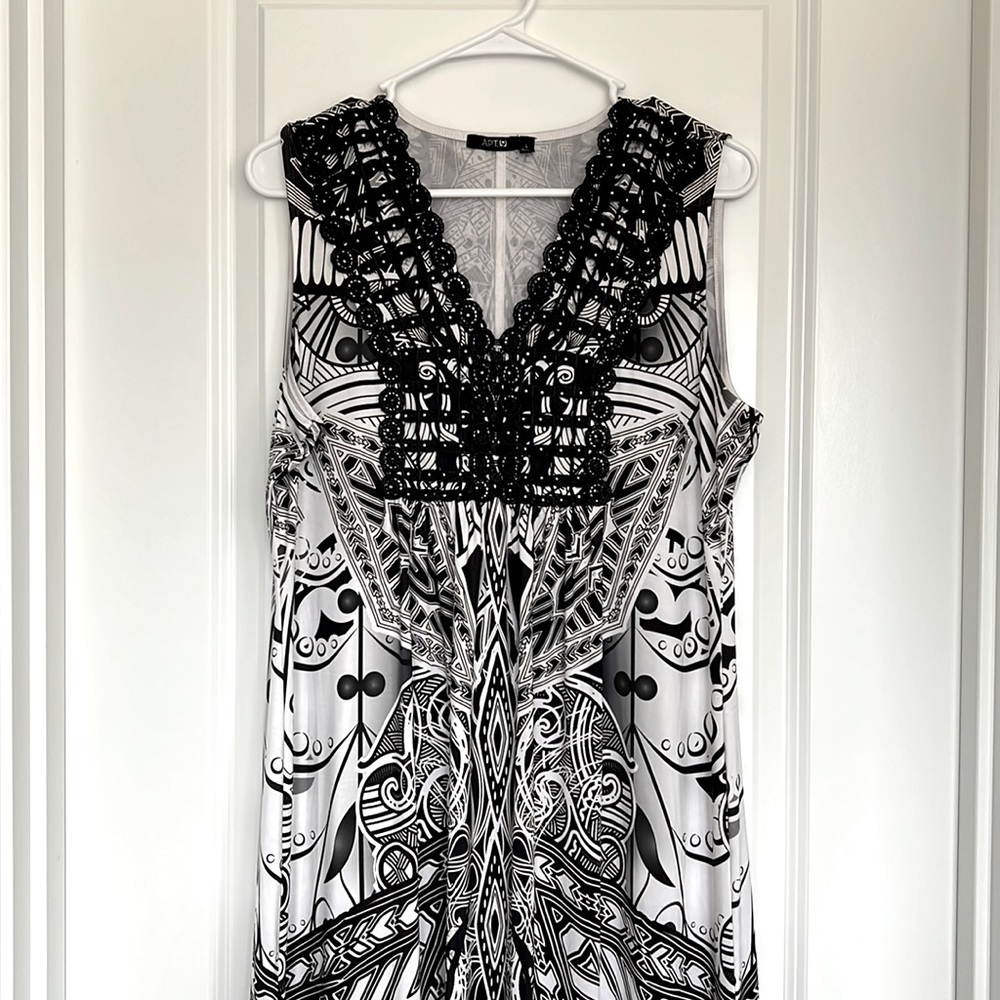 APT.9 Black &White V-Neck Maci Dress‎ Size L